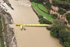 6小时架通51米机械桥逾越嘉陵江